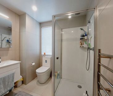 Fully Furnished 3 bedroom Modern Apartment - Photo 5