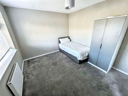 Romsey Road, Roseworth, Stockton-on-Tees, Durham, TS19 9DH - Photo 3