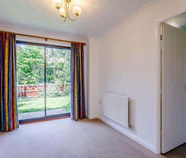 4 bedroom detached house to rent - Photo 3