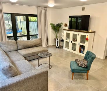1 Bedroom Spacious & Modern Fully Furnished Unit - Photo 1