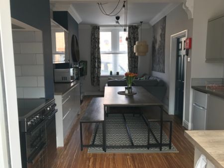 *Close to the Station**En-Suite Rooms**No Deposit* 5 - Photo 5