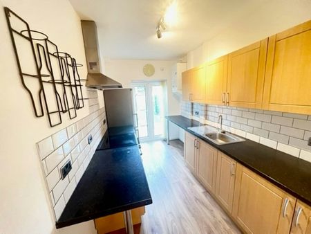 Mews house to rent on - Photo 5