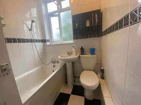 Sherwood Road, South Harrow, HA2 - Photo 3