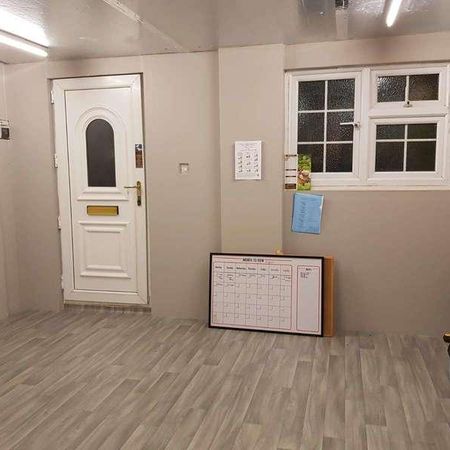 Hazelwood Close, LU2 - Photo 4