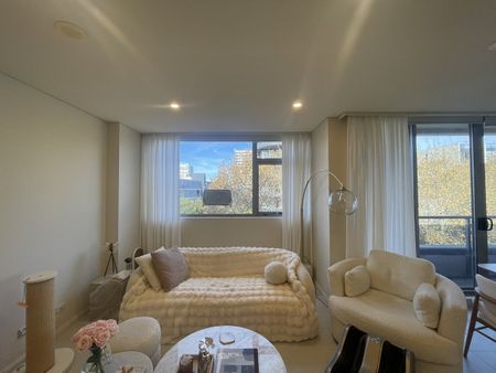 Well-Maintained Three-Bedroom Apartment I Pool & Gym - Photo 2