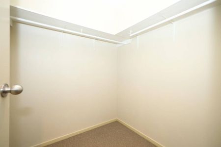 Large Three Bedroom Home with Side Access - Close to Trinity Anglican School - Photo 4