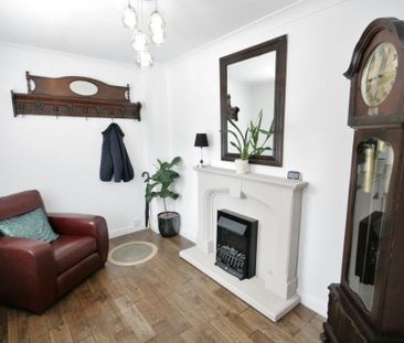 5 bedroom detached house to rent - Photo 2