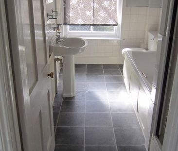 4 bedroom detached house to rent - Photo 5