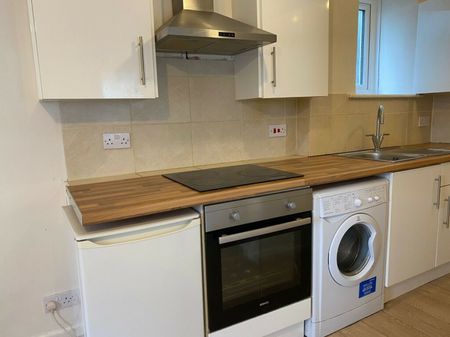 MODERN FLAT town centre - Photo 2