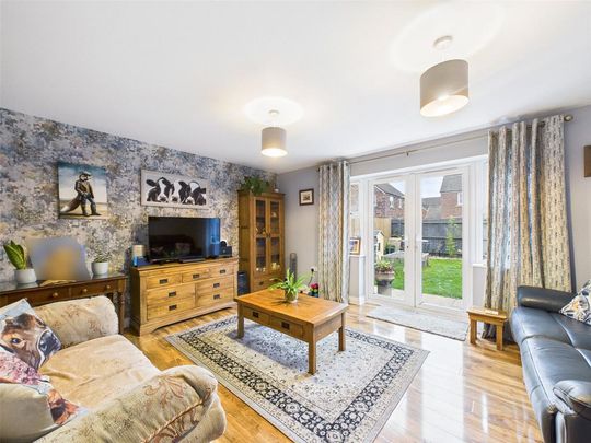 4 bedroom semi-detached house to rent - Photo 1