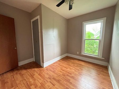 $1,599 / 3 br / 1 ba / 82 1/2 Grey st - Photo 2
