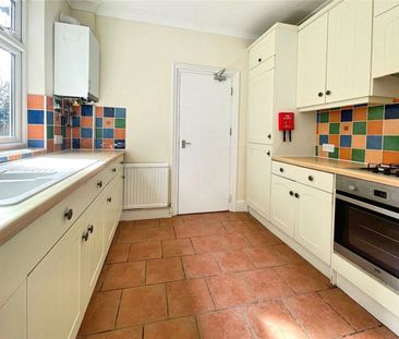 Queens Road, Egham, Surrey, TW20 9RT - Photo 3