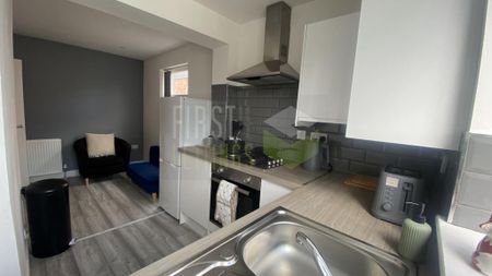 3 bedroom flat to rent - Photo 2
