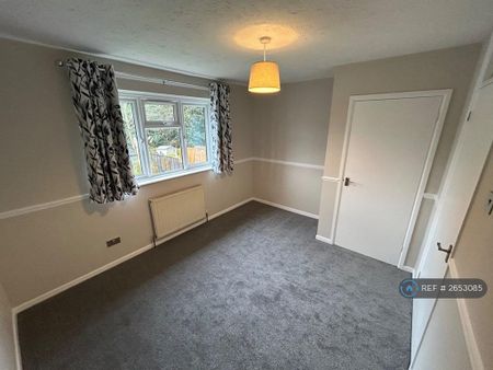 2 bedroom end of terrace house to rent - Photo 2