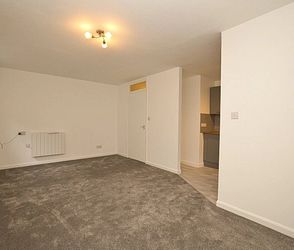 High Street, CT11 9YF, Ramsgate - Photo 1