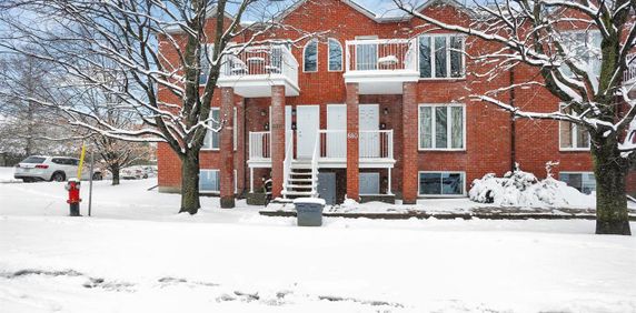 880-1 - 880 Boulevard De La Cité-des-Jeunes, Hull - Photo 2