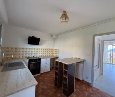 Location Appartement 4 pièces 94m² HYERES 83400 - Photo 5