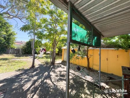 “FAMILY HOME MINUTES FROM CAMPBELLTOWN CBD” - Photo 5