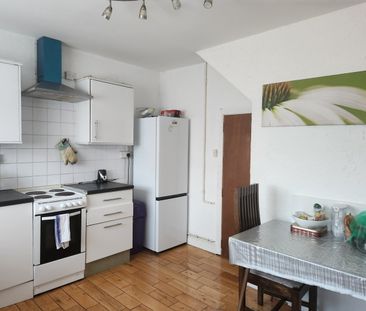 Room in a Shared Flat, Imperial Drive, HA2 - Photo 1