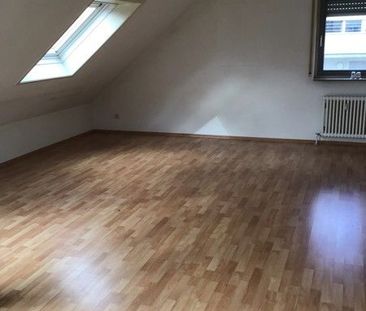 Vogelnest in schöner Lage: interessante 2 Zimmer-Wohnung mit Ausblick - Photo 2