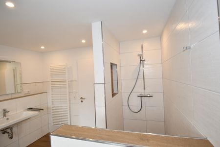 Liebe auf den ersten Blick - Wunderschöne Mietwohnung mit Einbauküche, Balkon und Wallbox - Photo 5