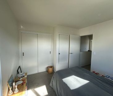 New, Quiet End Unit Townhouse + Off street park - Photo 5