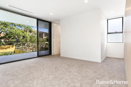 Modern 4 bedroom home - Photo 2