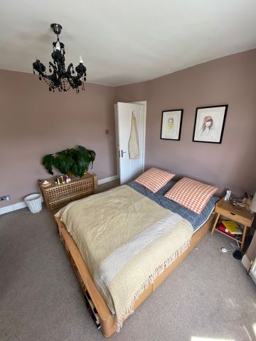 3 Bed Semi-Detached House, Roundhay Grove, LS8 - Photo 2