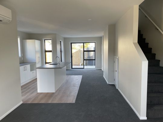 Naenae Living - Photo 1