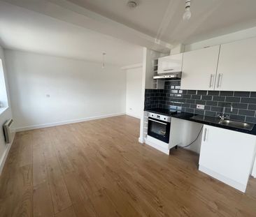 North Road, Lancing - Photo 4