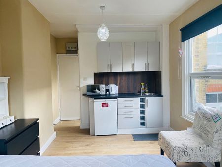 Studio Flat, Warham Road, N4 - Photo 2