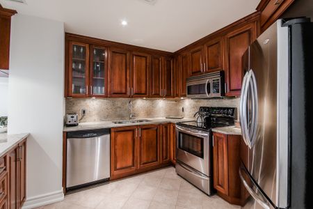 2000 Rue Drummond, Montréal (Ville-Marie), QC H3G - Photo 5