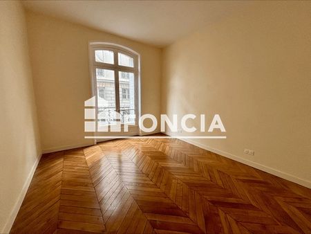 Tout savoir sur cet appartement dans le quartier Saint Thomas d'Aquin, à Paris 7ème - Photo 2