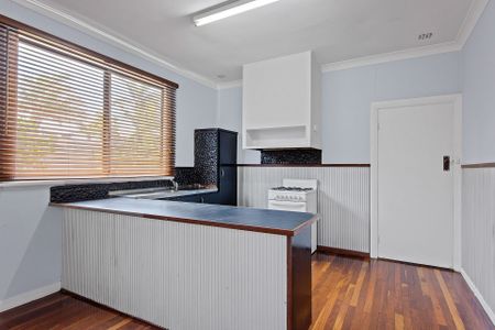 Cosy Carey Park Home - Photo 2