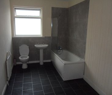 2 bed Terraced - Photo 2