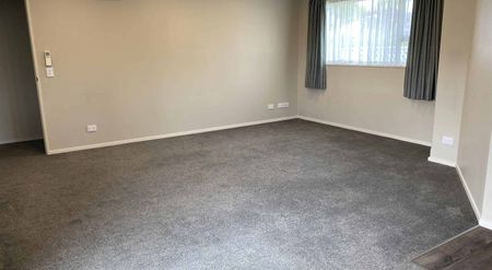 Three bedroom townhouse close to the inner city! - Photo 5