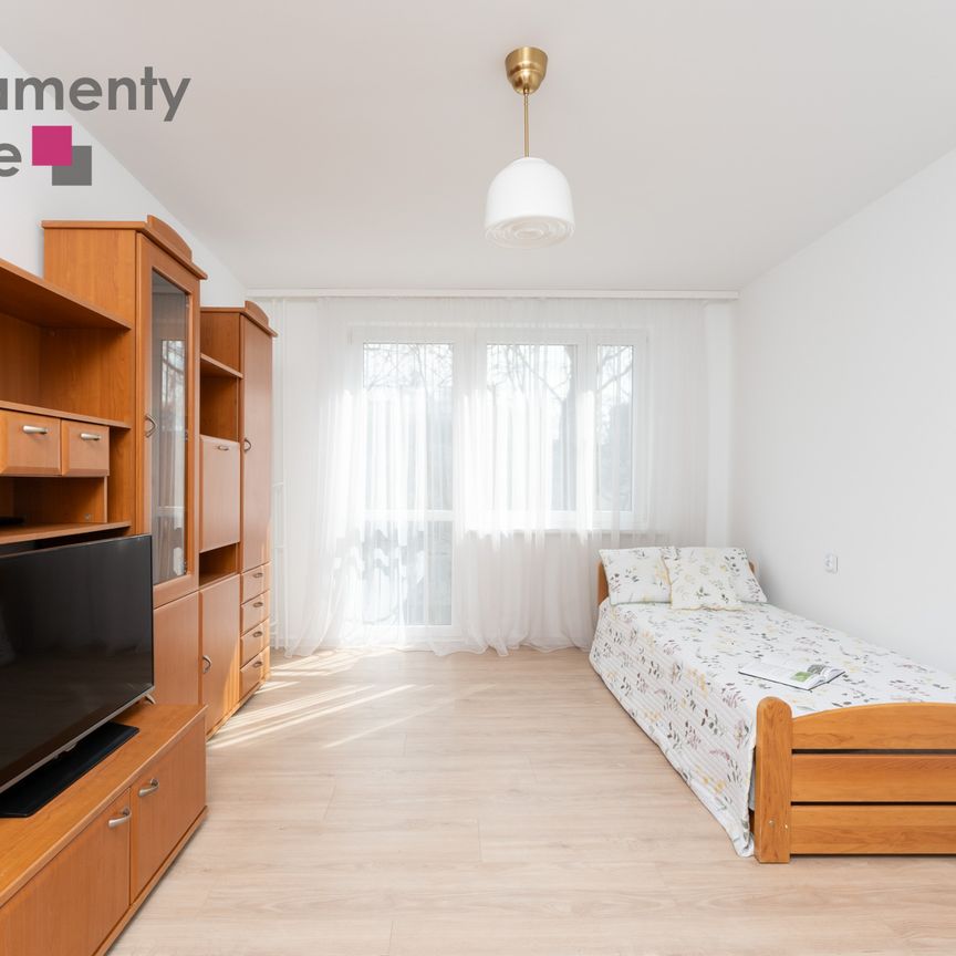 Świeżo wyremontowane dwupokojowe mieszkanie 48 m2 z osobną kuchnią przy ul. Szafera - Photo 1