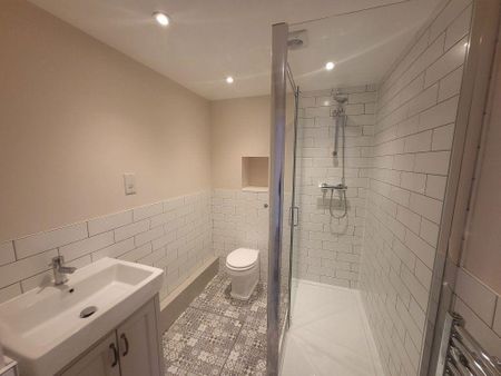 2 bedroom flat to rent - Photo 2