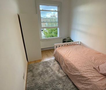 3 Bed Flat, Portnall Road, W9 - Photo 2