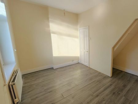 Terraced House to rent on - Photo 4