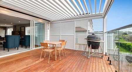 Large single level 4 bedroom with spa pool - Photo 5