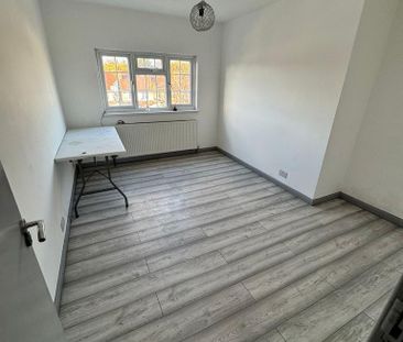 Bedsit to rent - Photo 3