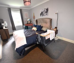 2 bedroom Flat in Flat 6, Leeds - Photo 4