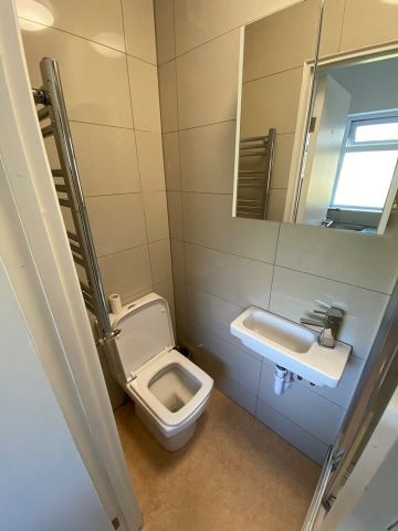 Studio Flat, Milford Gardens, HA8 - Photo 4