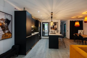 Bright and Cozy 2-Bedroom Apartment with Modern Renovation