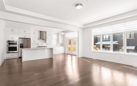 For Lease - 3130 Travertine Drive, Oakville, Ontario - Photo 4