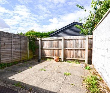 2 bedroom terraced house to rent - Photo 4