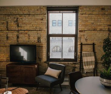 Warehouse 1885 — Modern 1 Bedroom Unit - Photo 2
