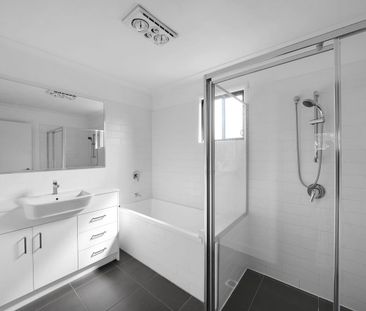 BEAUTIFULLY PRESENTED 3 BEDROOM TOWNHOUSE - Photo 6