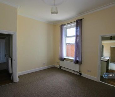 3 bedroom end of terrace house to rent - Photo 4